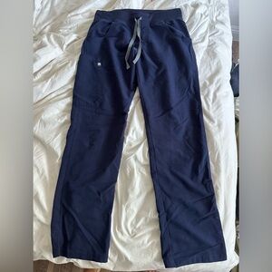 FIGS Kade Cargo Scrub Pants. Straight leg. Navy blue. Size small.